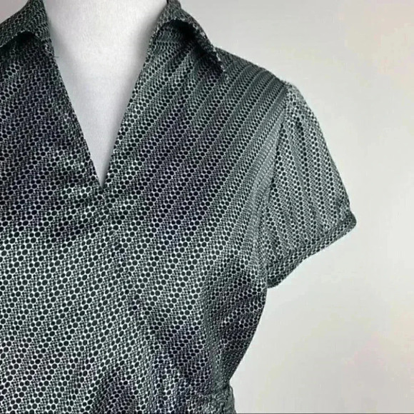 Ann Taylor Loft top size 12P black white geometric - Picture 3 of 10